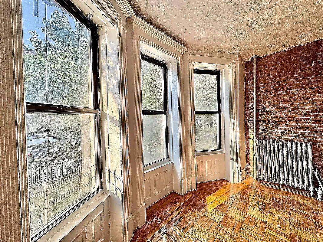 1046 Bergen Street — Photo 2
