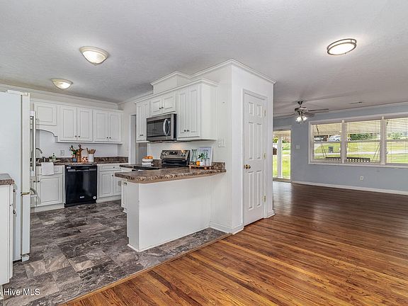 5th image of 3315 Oakridge Drive