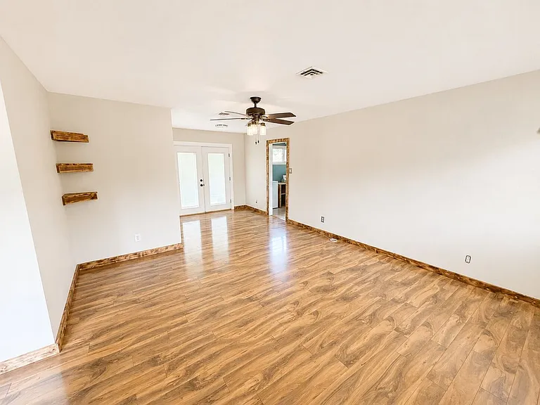 2905 Kirk Ln — Photo 2