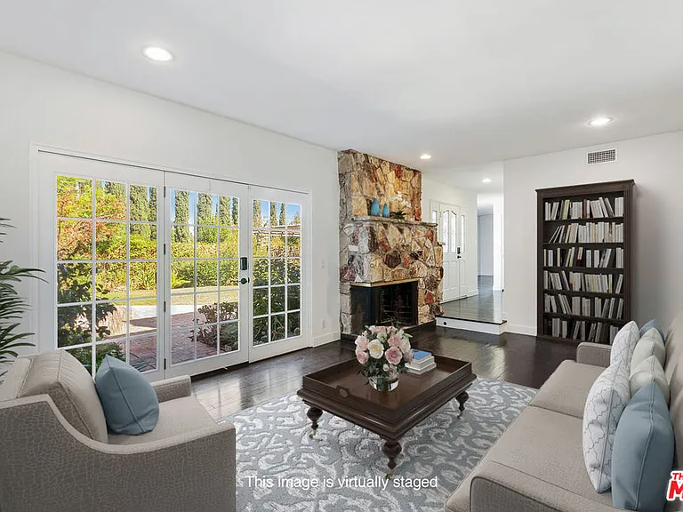 4645 Petit Ave — Photo 3