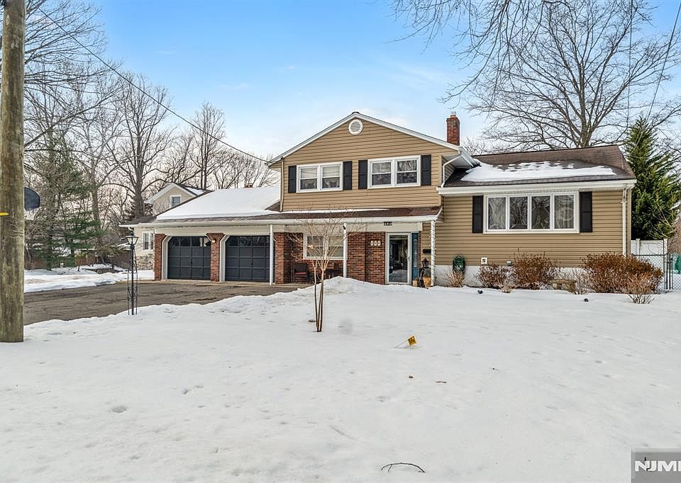 1st image of 490 Albert Pl