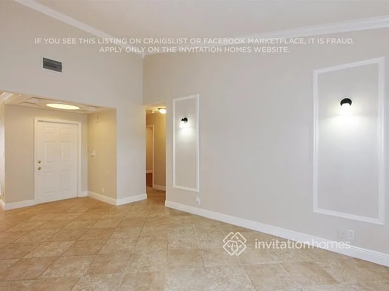 7002 NW 38th St — Photo 12