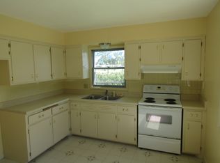 221 Jefferson Ave, Hartford, WI 53027