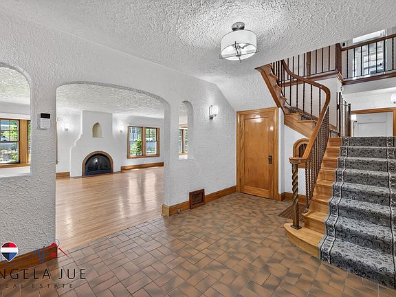 3rd image of 1042 S David St