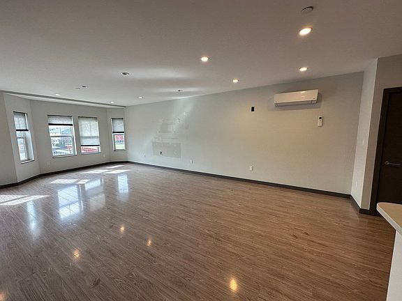 4th image of 145 Newbury Ave APT 15