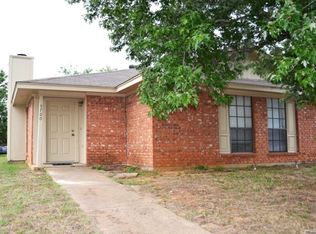 5700 Ranchogrande Dr, Arlington, TX 76017