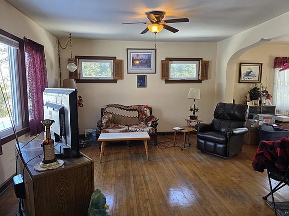 3rd image of 406 North Rd