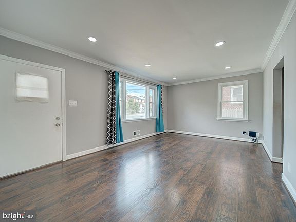 4th image of 2407 Saint Clair Dr