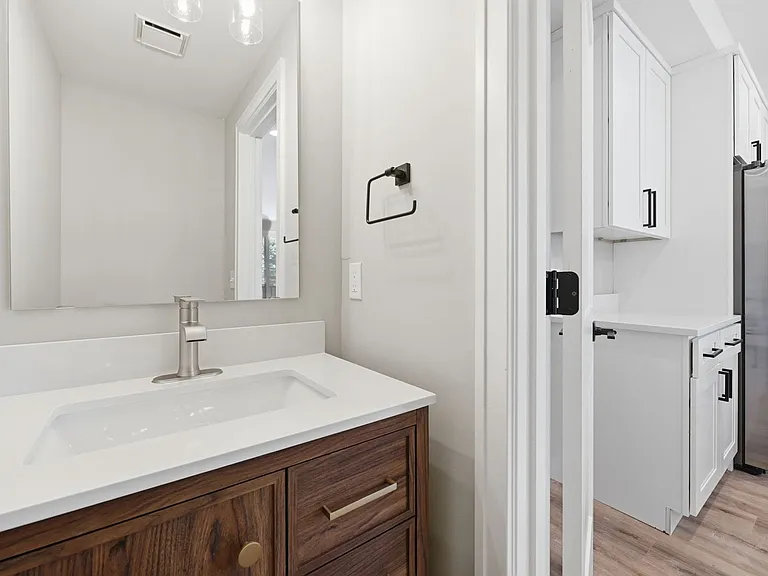 4728 Walworth Ave — Photo 32