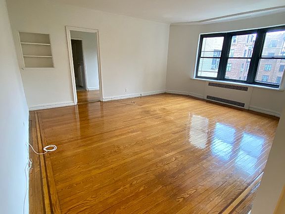 3rd image of 311 Main St Floor 4E-4