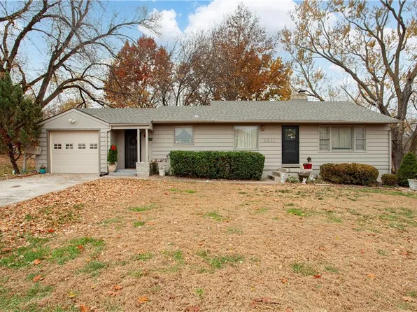 6811 Blue Pkwy, Kansas City, MO 64129
