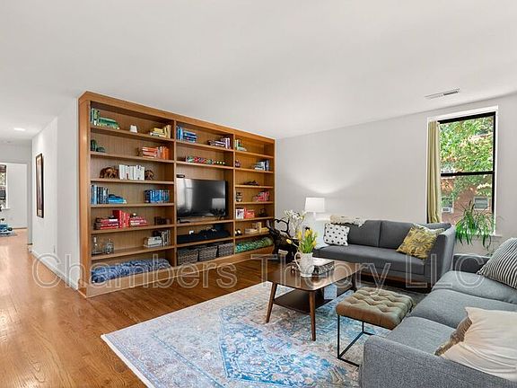 4th image of 1651 Lamont St NW APT 2E