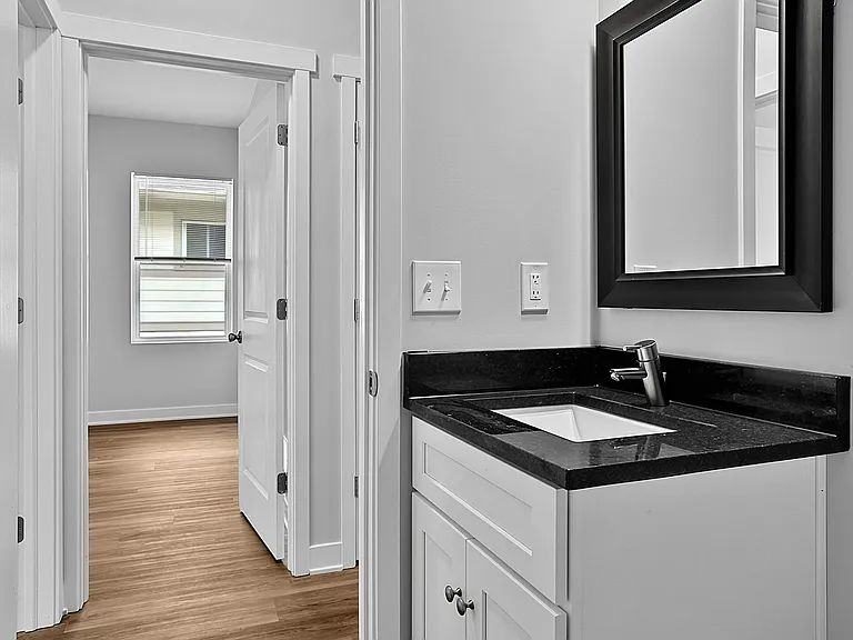 3953 Unit B (Upper level)
