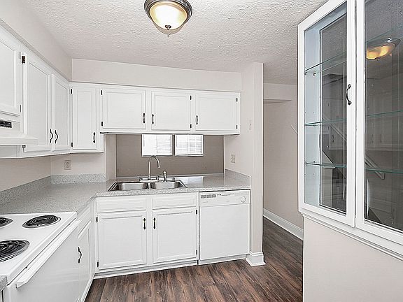 5th image of 7320 Pebblestone Dr APT B