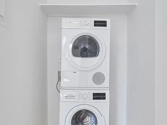 5th image of 147 Grand St #3C