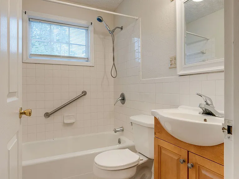 184 Elm St — Photo 14