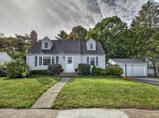 51 Potters Ln, Fairfield, CT 06824