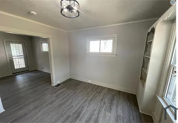 3 bed, 1056 sqft, $1,570 — Photo 3