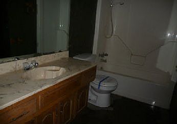 2nd image of 1005 McKinney Ave