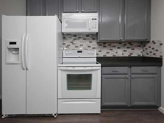 3rd image of 820 E Orchid Ln