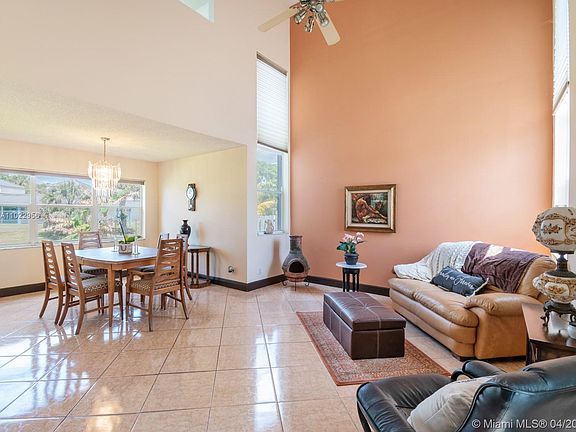 2nd image of 10780 Lago Welleby Dr