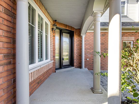2nd image of 62 Windsor Cres