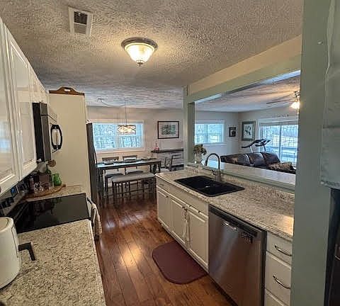 5th image of 85 Crestwood Circle