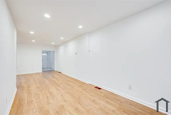 4614 Josephine St — Photo 3