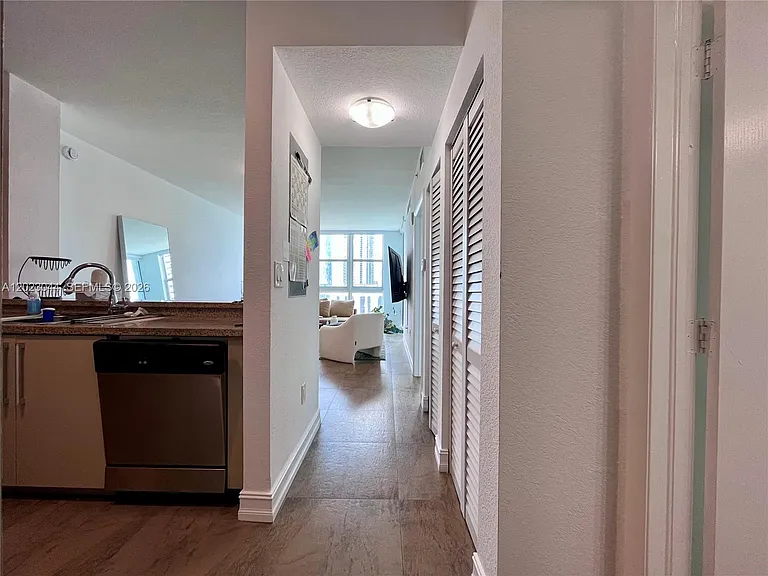500 NE 29th St #1005 — Photo 14