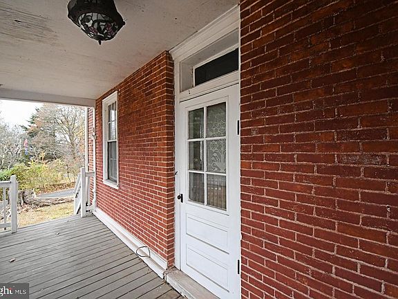 3rd image of 1528 Hilltown Pike