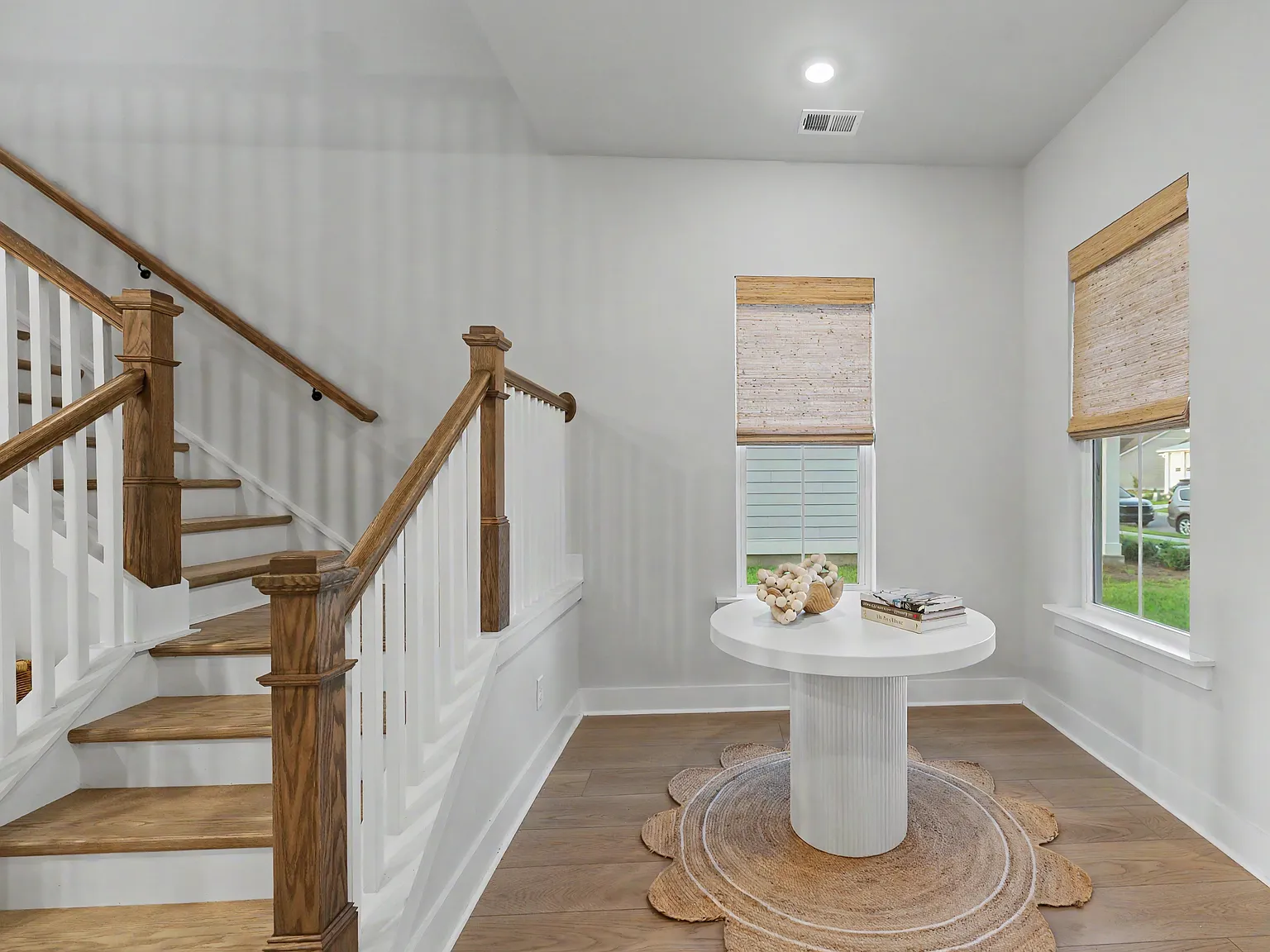 4 bed, 2438 sqft, $4,300 — Photo 4