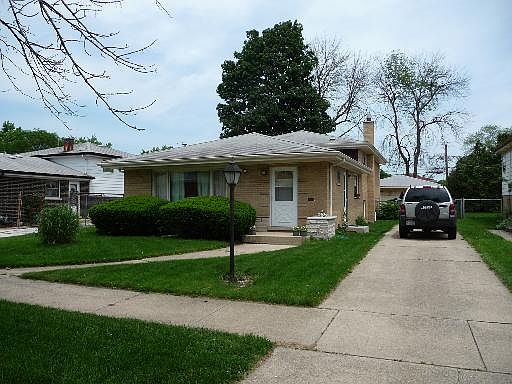 2nd image of 14821 S Clifton Park Ave