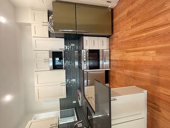 2nd image of 33 Peterborough St #23
