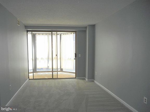 2nd image of 24 Courthouse Sq APT 211