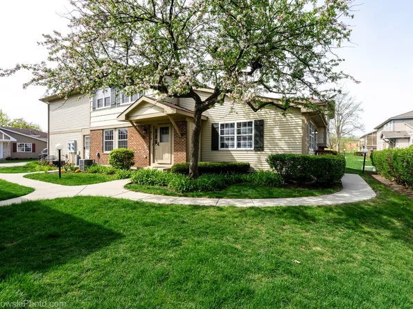 418 Tanglewood Ct, Vernon Hills, IL 60061