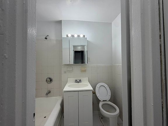 5th image of 1115 Willmohr St APT 2B