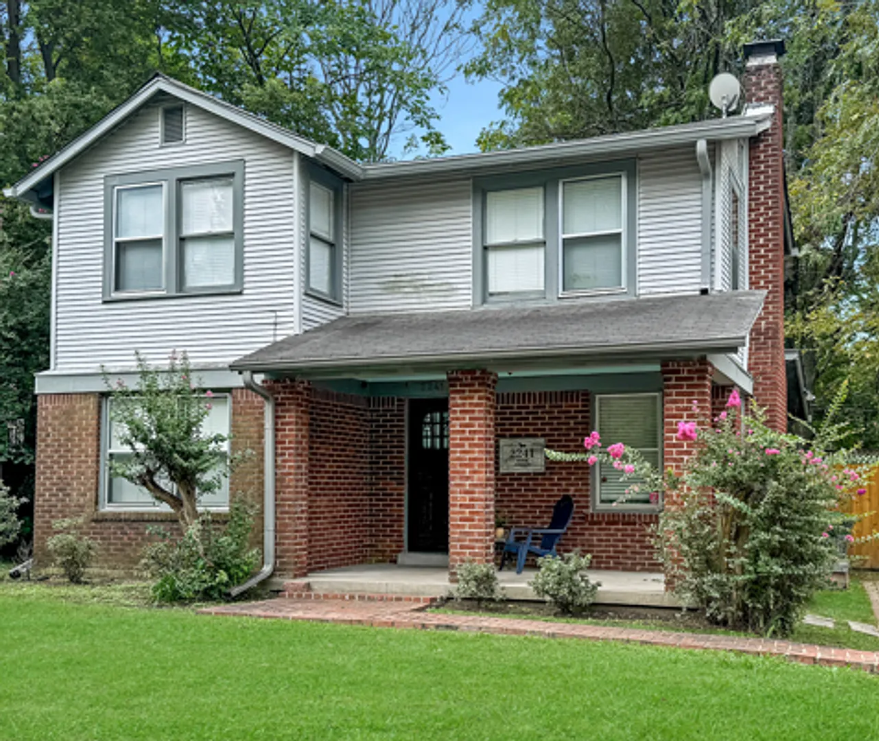 3 bedroom, 2 bathroom house in Cooper Young Historic District — Photo 1
