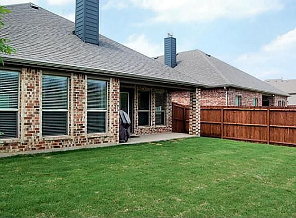 3rd image of 1116 Eastbrook Dr