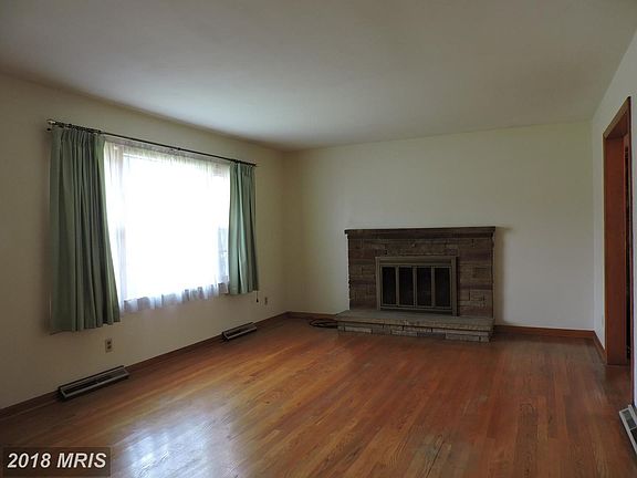 3rd image of 18545 Maugans Ave