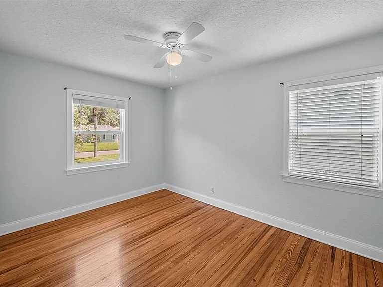 814 W Indiana Ave — Photo 29