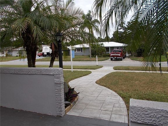 3rd image of 1816 Woodridge Dr #7