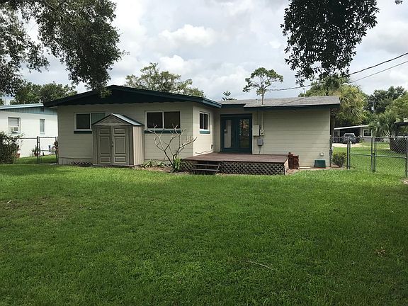 3rd image of 762 Canovia Ave