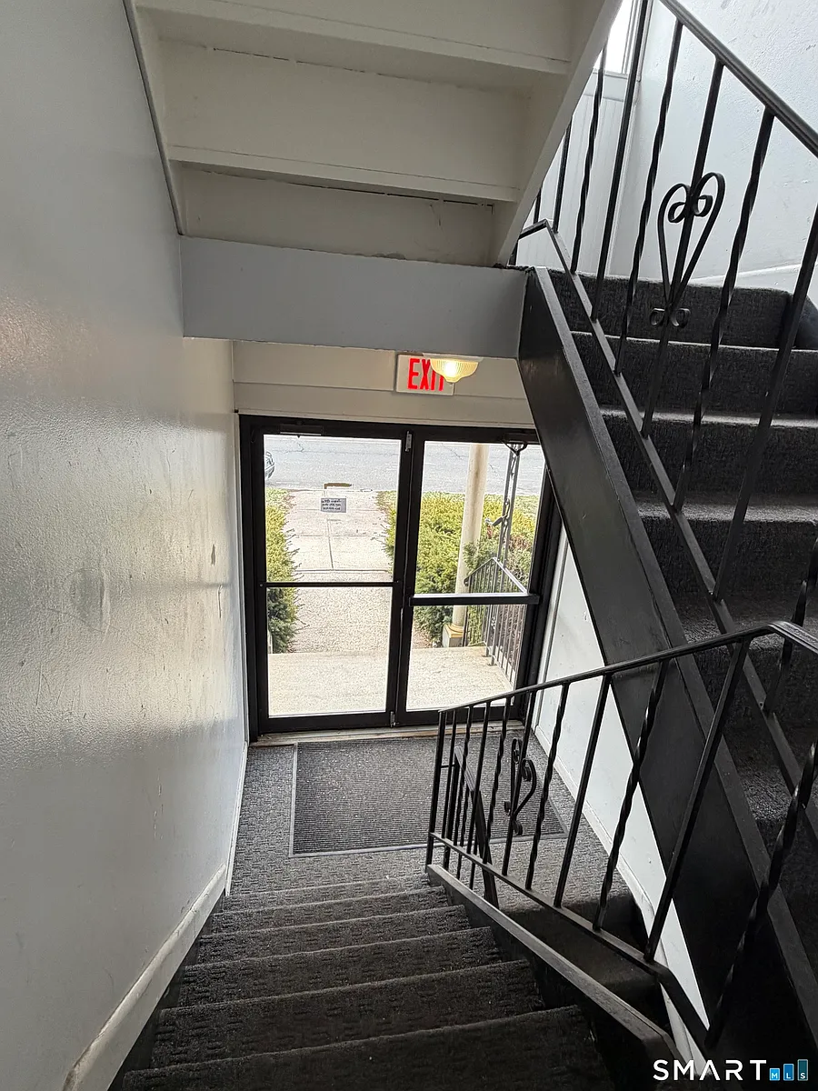 Building Photo - 179 Elm St #12