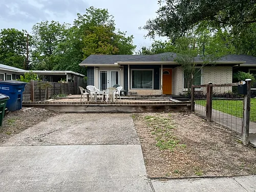 1402 Westmoor Dr #A Photo 1