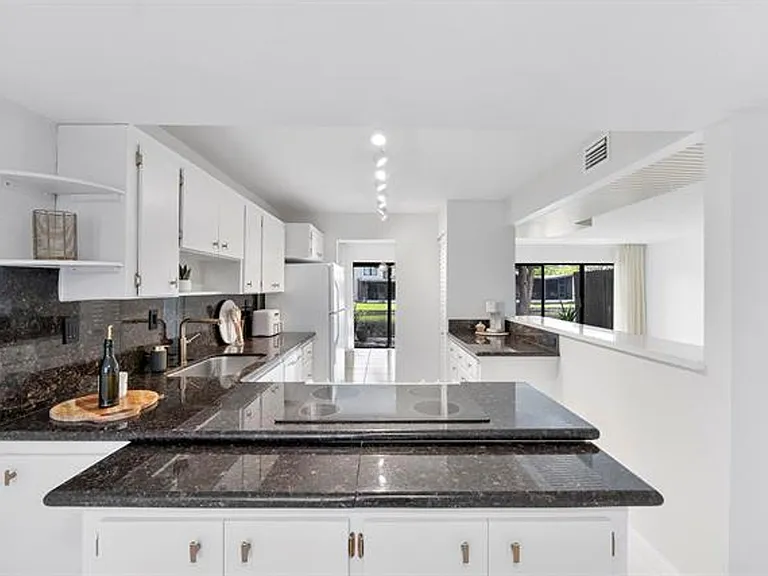 9717 N New River Canal Rd #409 — Photo 13