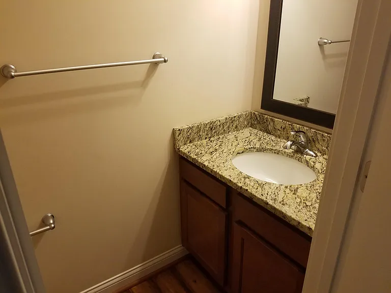 1052 Hunterallen Dr — Photo 6