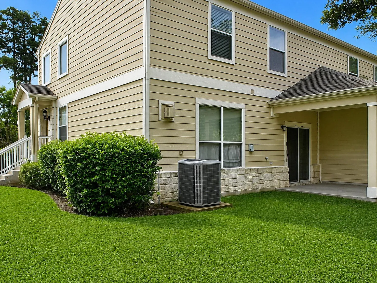 2 bed, 2.5 bath, 1598 sqft, $1,900 — Photo 3