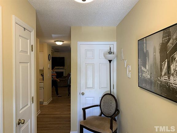 3rd image of 86 Stone Hill Ct