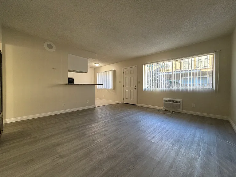 1104 S Marengo Ave #B — Photo 4
