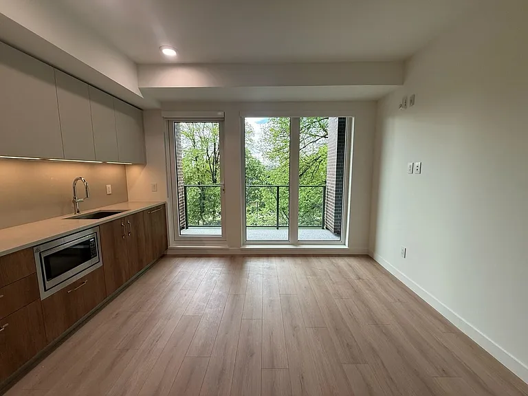 133 W 49th Ave #413 — Photo 9